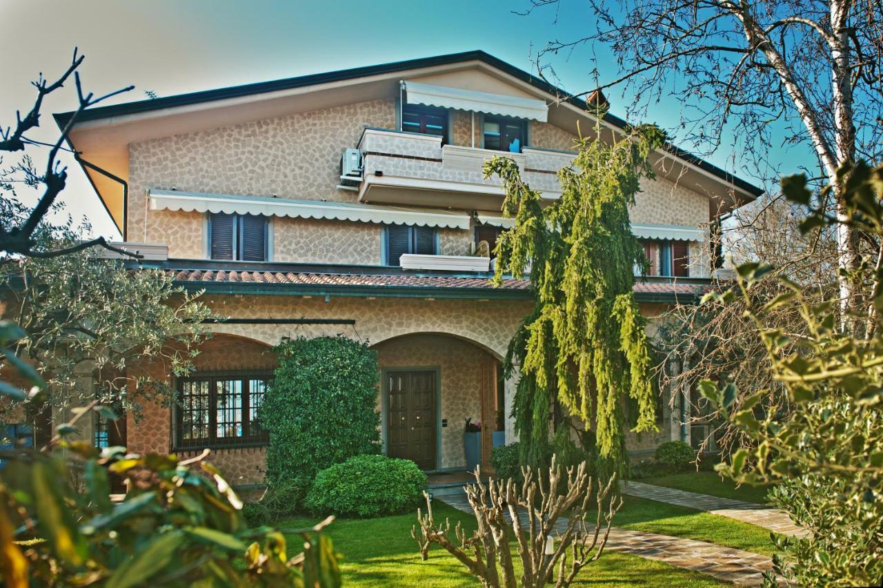 B&Blatosca Marina di Massa Extérieur photo